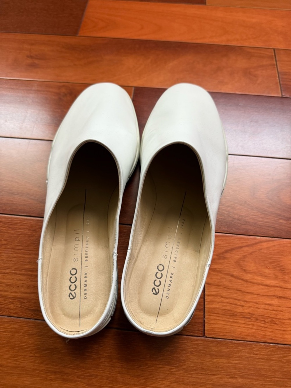 Ecco Women's White Slip-On Leather Flats Simpil mule 208803